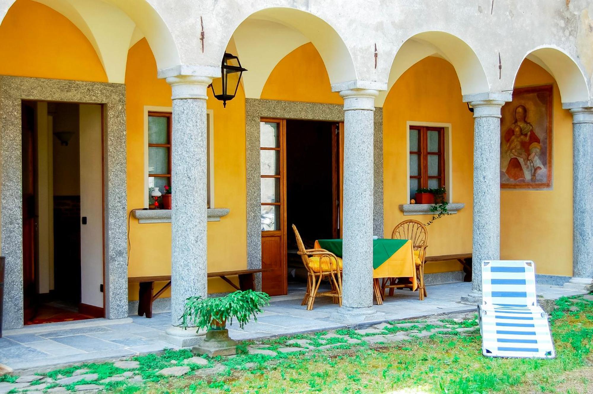 Casa Borgo Apartment Cannobio Exterior photo